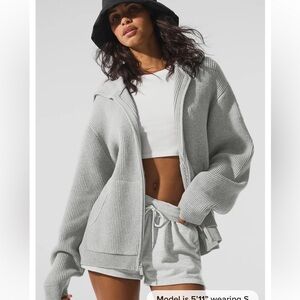 ALO Yoga Men's Gray Sweater